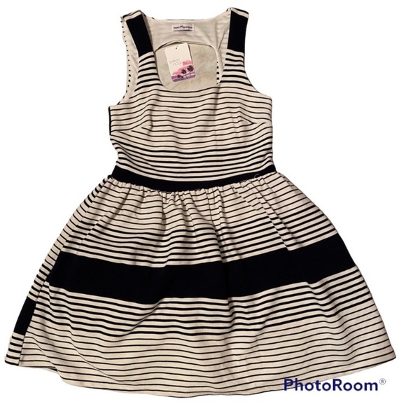 - NWT Dainty Hooligan Striped Mini Dress cutout back size - Picture 1 of 10